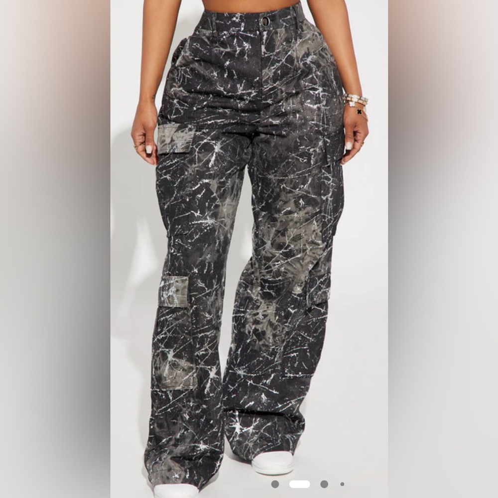 NWT - Fashion Nova - Eye of the Storm Cargo Pants - Black - Womans Size XS